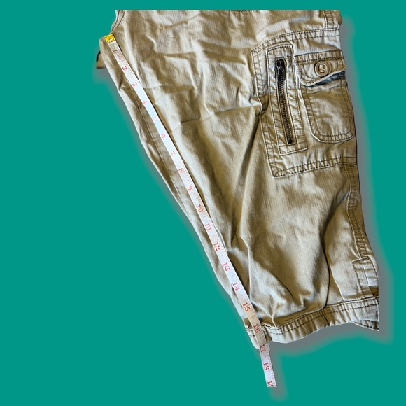 ๐ธ Aeropostale Khaki Cargo Capris ๐ธ - Picture 4 of 6